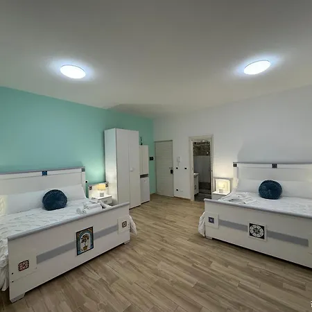 Emerella Luxury Suites-siderno Lungomare לינה וארוחת בוקר 4*