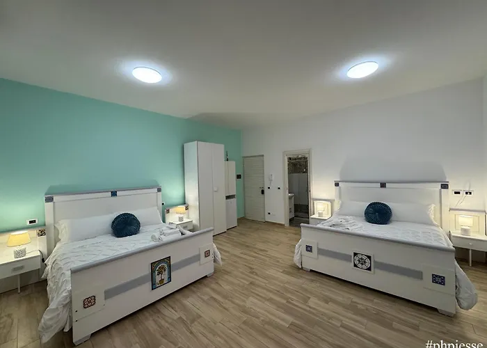 Emerella Luxury Suites-siderno Lungomare לינה וארוחת בוקר 4*