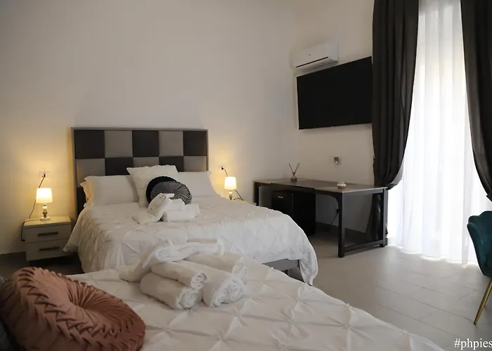 Emerella Luxury Suites-siderno Lungomare לינה וארוחת בוקר 4*