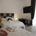 Emerella Luxury Suites-siderno Lungomare Bed & Breakfast 4*