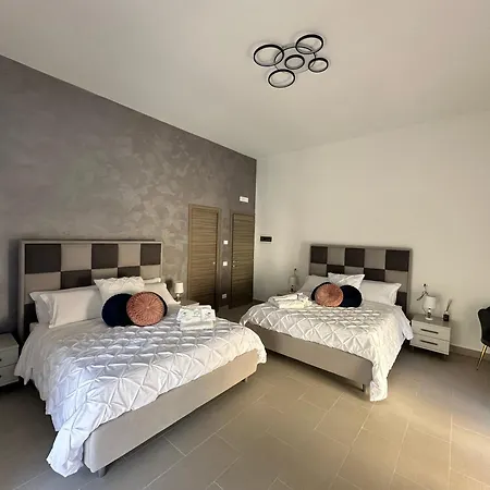 Emerella Luxury Suites-siderno Lungomare * Siderno