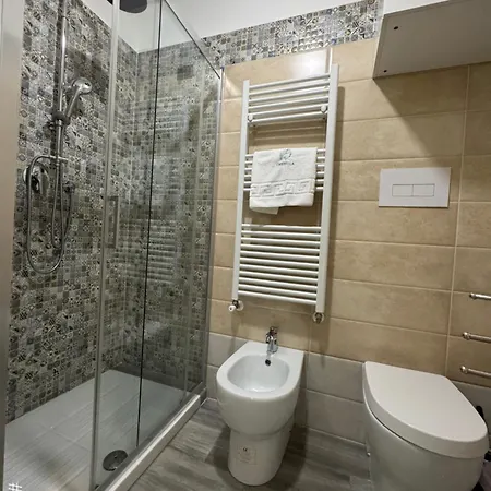Emerella Luxury Suites-siderno Lungomare Frühstückspension *