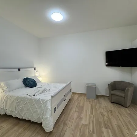 Alojamento de Acomodação e Pequeno-almoço Emerella Luxury Suites-siderno Lungomare