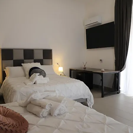 Emerella Luxury Suites-siderno Lungomare Alojamento de Acomodação e Pequeno-almoço 4*