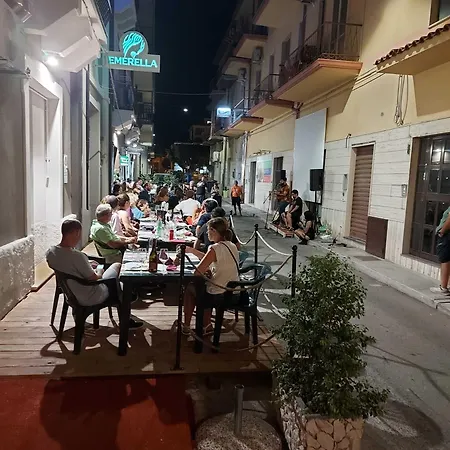 Emerella Luxury Suites-siderno Lungomare B&B