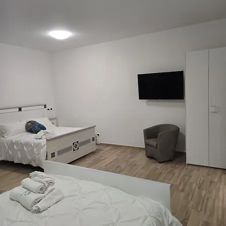 Emerella Luxury Suites-siderno Lungomare Alojamento de Acomodação e Pequeno-almoço 4*