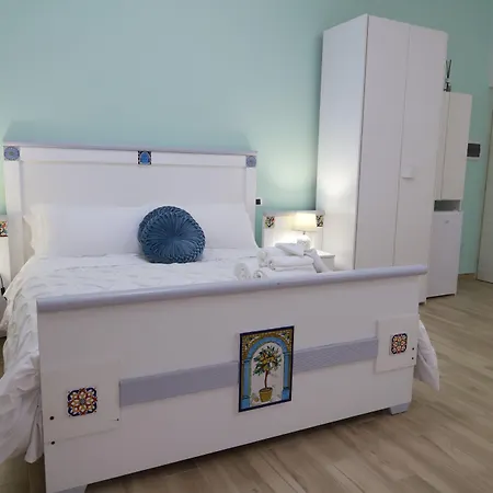 Emerella Luxury Suites-siderno Lungomare 4* 시데르노 마리나
