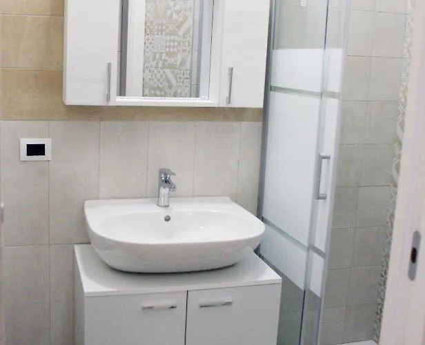 Emerella Luxury Suites-siderno Lungomare Alojamento de Acomodação e Pequeno-almoço 4*